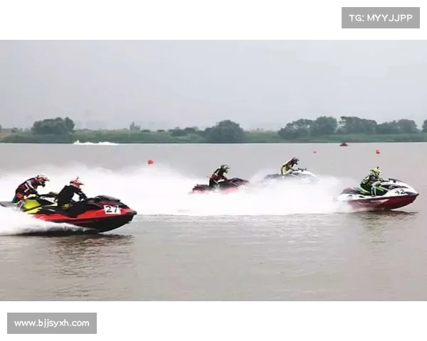 法国选手创下世界水上摩托障碍赛最快圈速 引领国际赛场新纪录 法国选手创下世界水上摩托障碍赛最快圈速 引领国际赛场新纪录